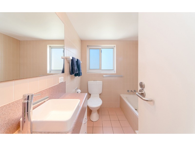 2/2 Ocean Street, Yamba NSW 2464