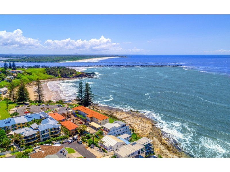 2/2 Ocean Street, Yamba NSW 2464