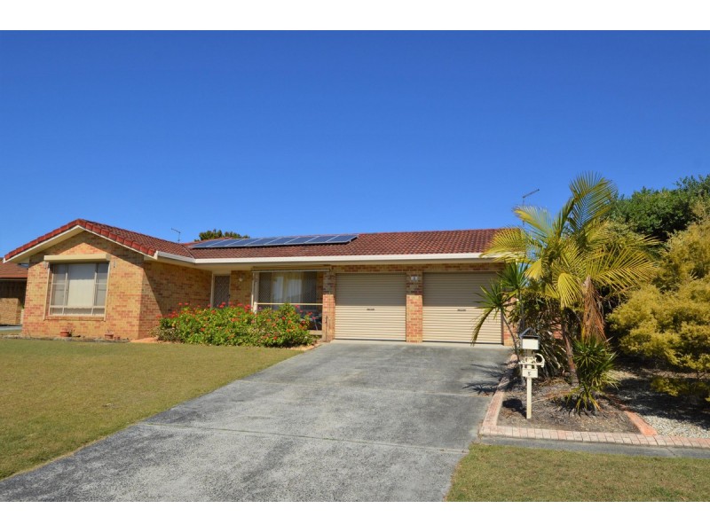 2 Heron Court, Yamba NSW 2464