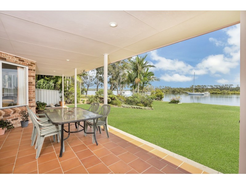 22 Palm Terrace, Yamba NSW 2464