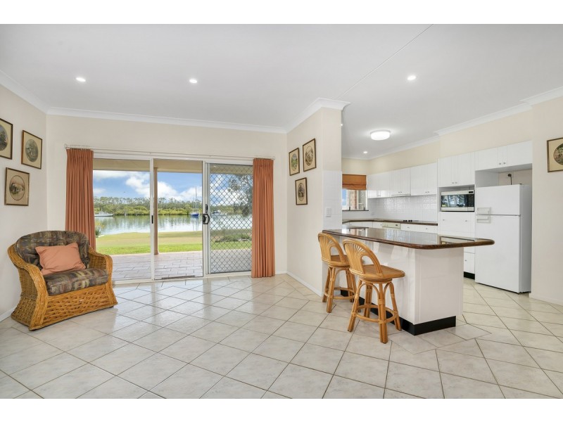 22 Palm Terrace, Yamba NSW 2464