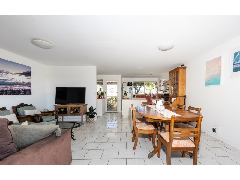 4/11 Pacific Parade, Yamba NSW 2464