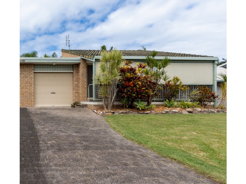 2/4 Park Avenue, Yamba NSW 2464