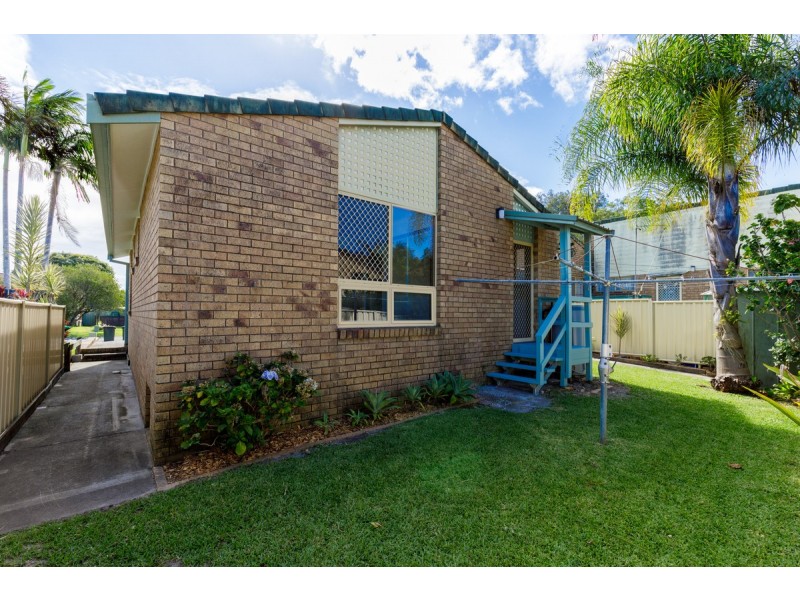 2/4 Park Avenue, Yamba NSW 2464
