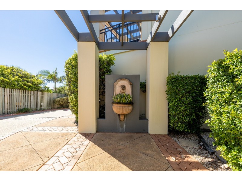 1/1 Beachside Way, Yamba NSW 2464