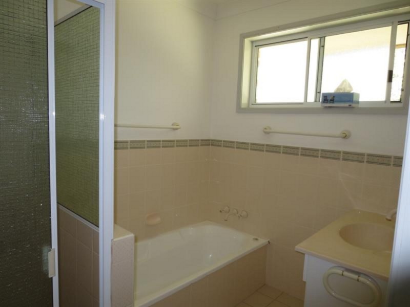 2/9 Freeburn Street, Yamba NSW 2464