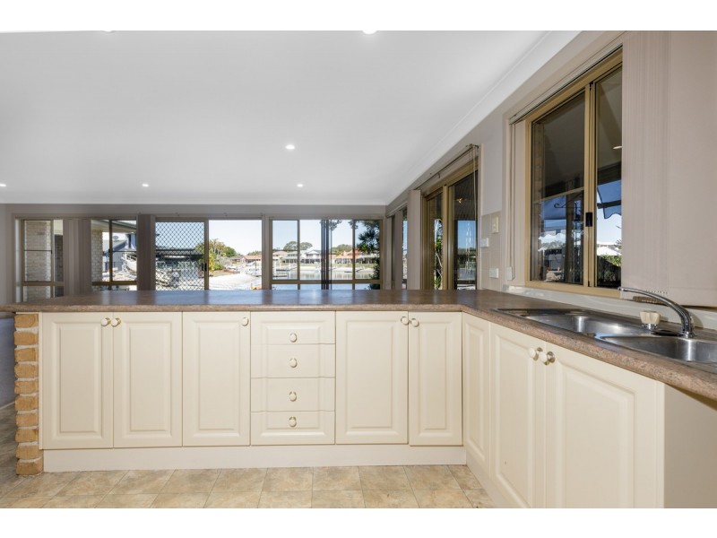 21 Mariners Way, Yamba NSW 2464