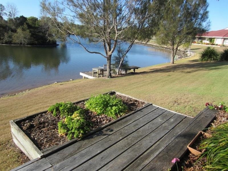 6 Arakoon Place, Yamba NSW 2464