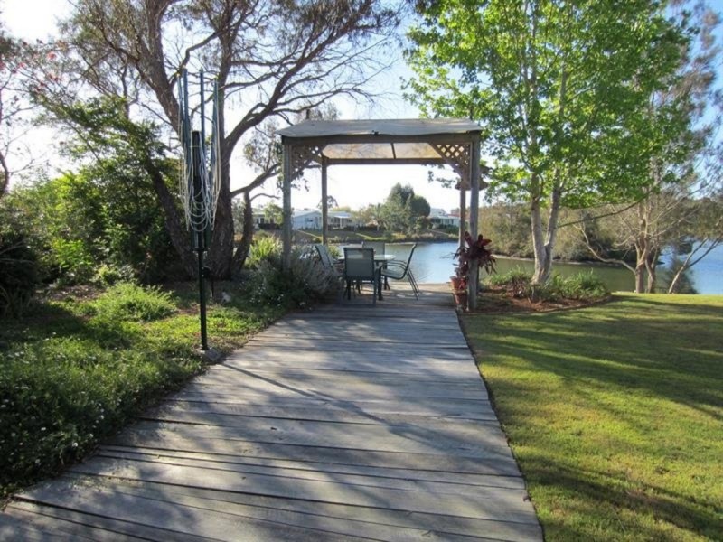 6 Arakoon Place, Yamba NSW 2464