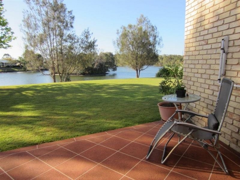 6 Arakoon Place, Yamba NSW 2464