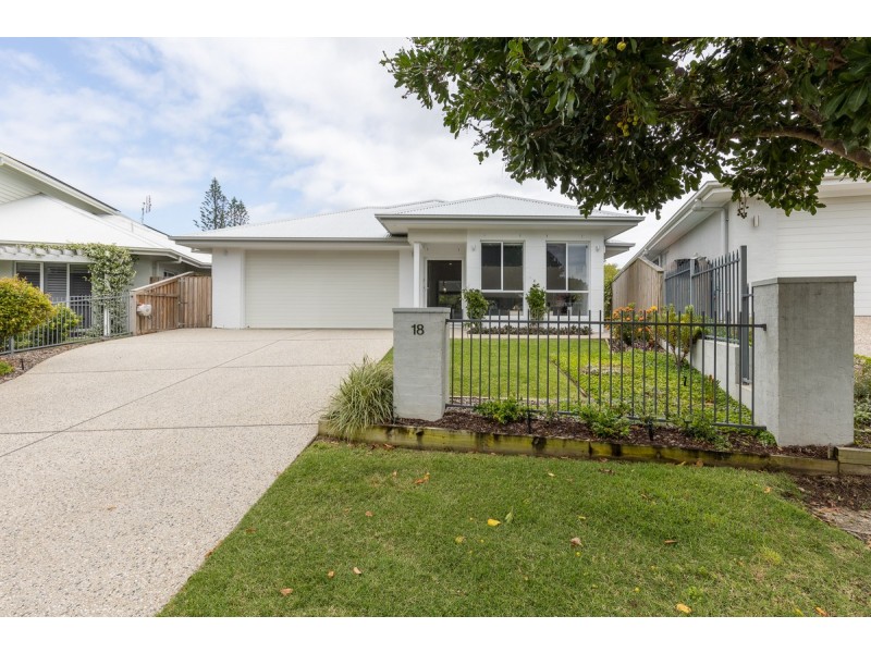 18 The Drive, Yamba NSW 2464