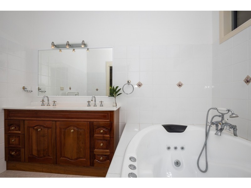 3 Newport Island Circuit, Yamba NSW 2464