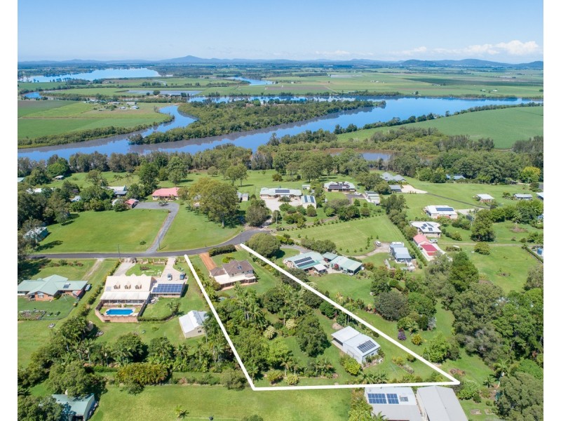 18 Waterview Crescent, Woombah NSW 2469