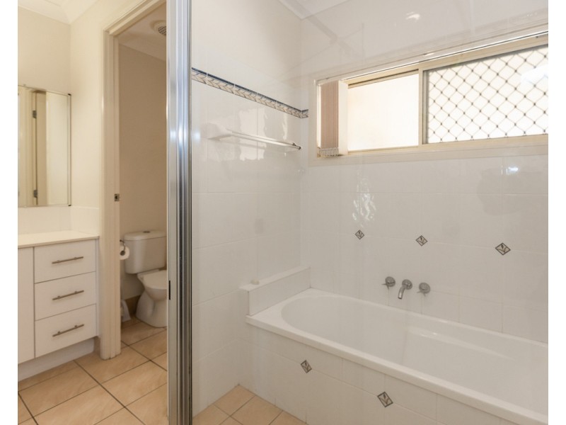 70 Palm Tce, Yamba NSW 2464