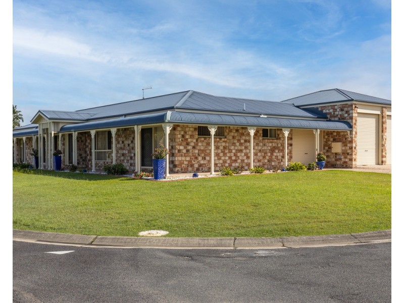 70 Palm Tce, Yamba NSW 2464