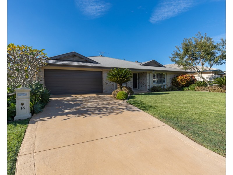 16 William Avenue, Yamba NSW 2464