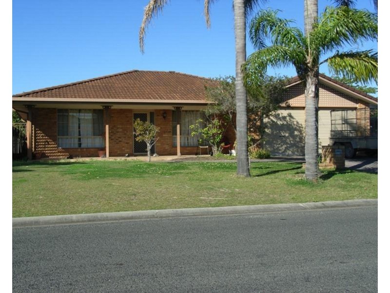 4 Palm Terrace, Yamba NSW 2464