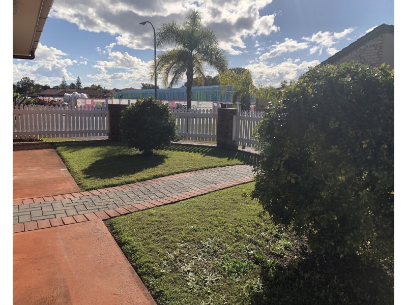 2/9 Freeburn Street, Yamba NSW 2464