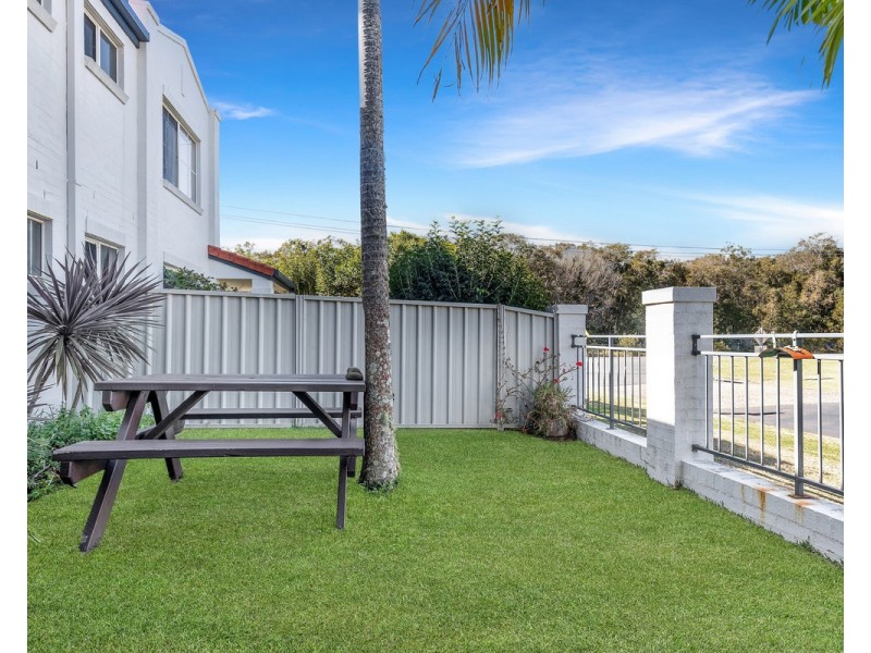 2/1 Urara Street, Yamba NSW 2464