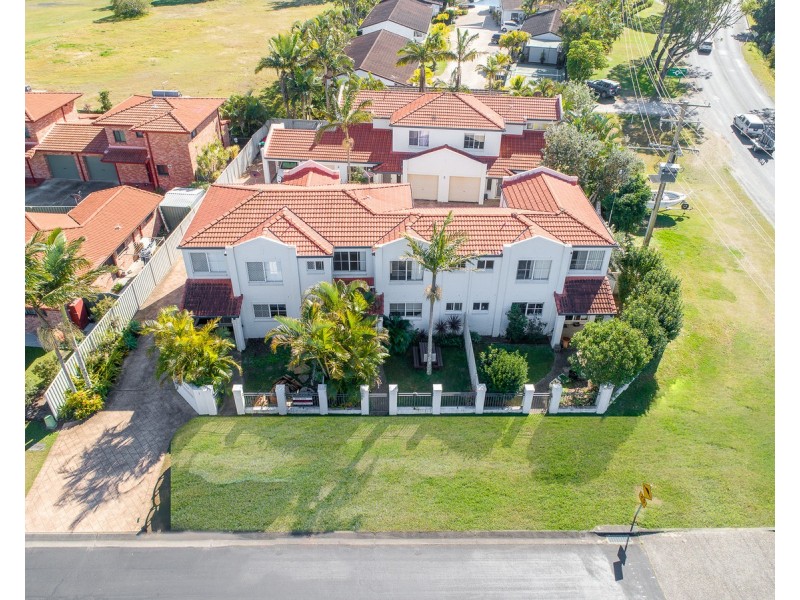 2/1 Urara Street, Yamba NSW 2464