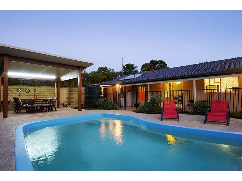 2 Brolga Court, Little Mountain QLD 4551