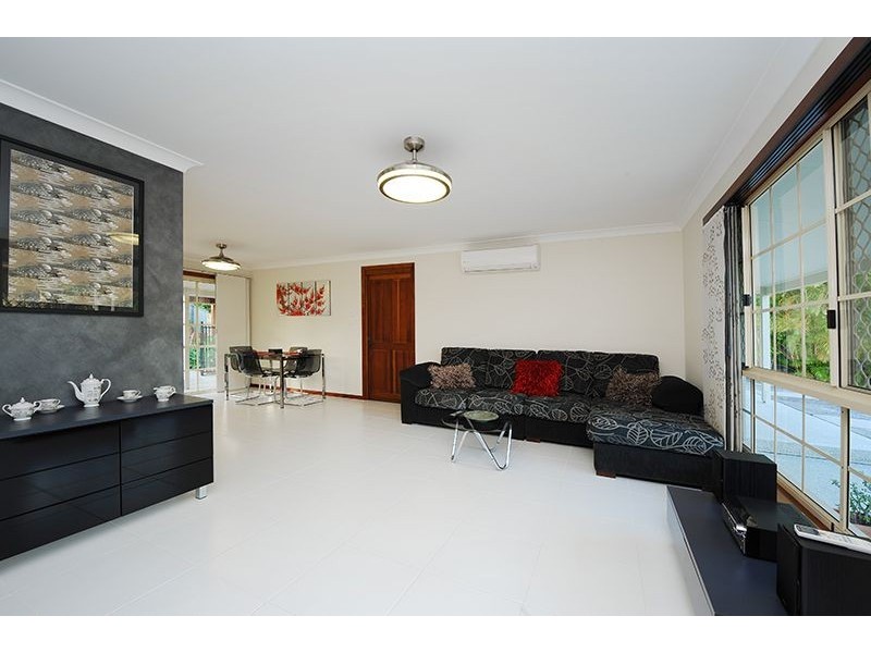 2 Brolga Court, Little Mountain QLD 4551