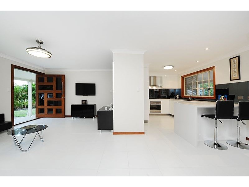 2 Brolga Court, Little Mountain QLD 4551