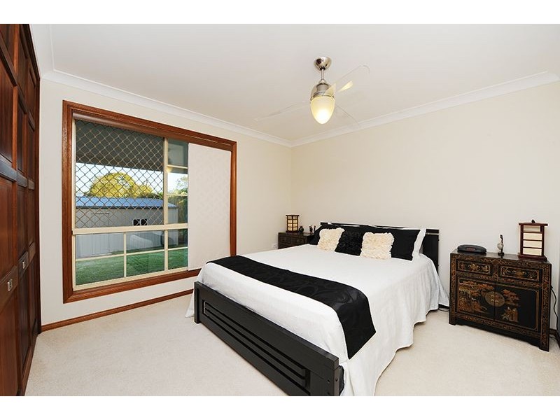 2 Brolga Court, Little Mountain QLD 4551