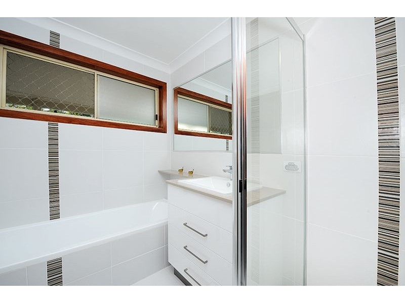 2 Brolga Court, Little Mountain QLD 4551