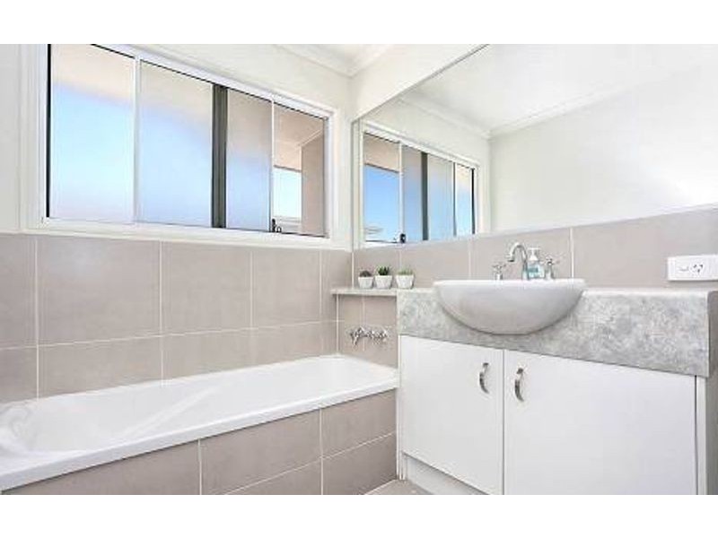 35 Kurrajong Crescent, Meridan Plains QLD 4551