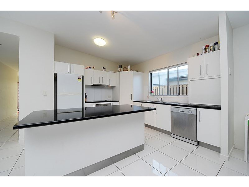 8 Andrew Ave, Little Mountain QLD 4551