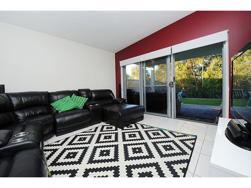 8 Andrew Ave, Little Mountain QLD 4551