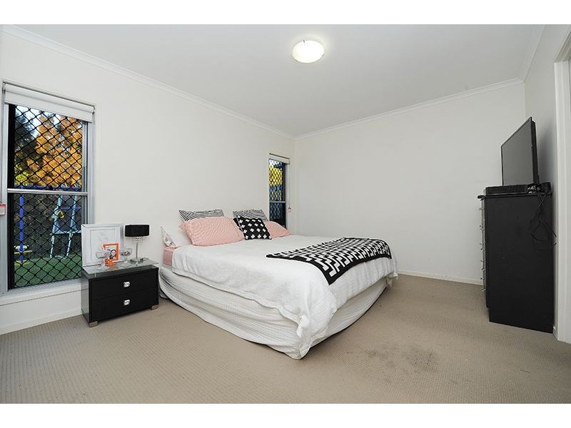 8 Andrew Ave, Little Mountain QLD 4551