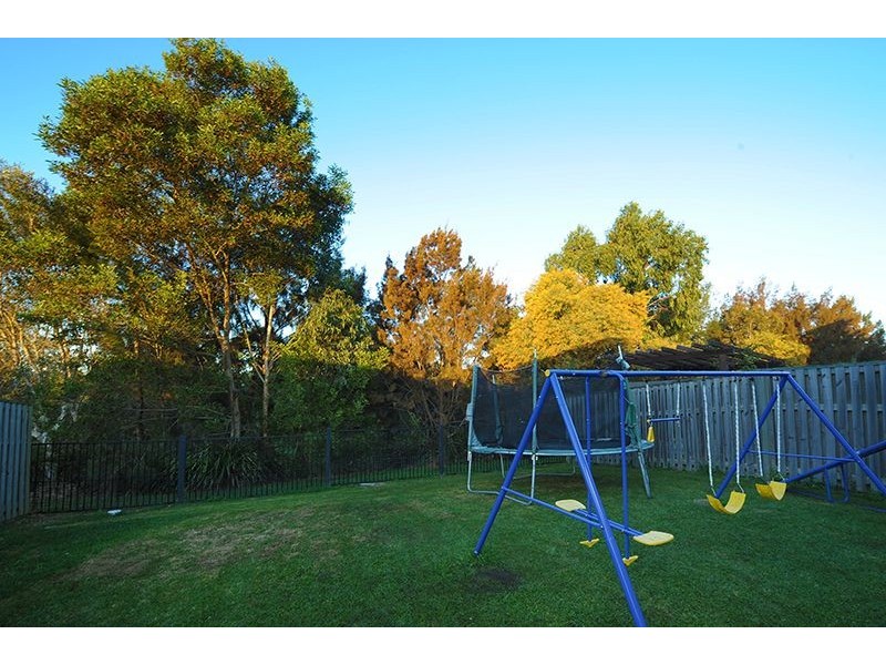 8 Andrew Ave, Little Mountain QLD 4551