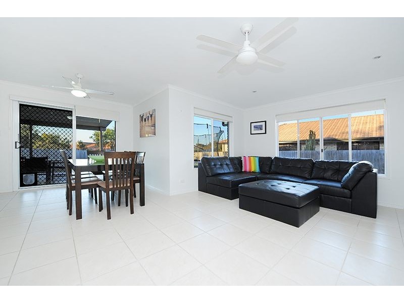 25 Anglia Place, Little Mountain QLD 4551