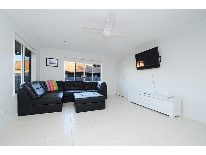 25 Anglia Place, Little Mountain QLD 4551