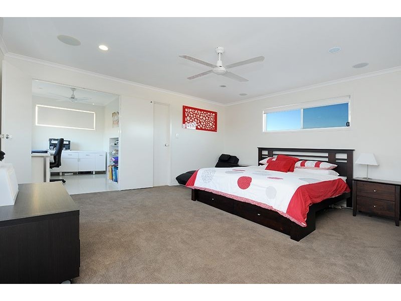 25 Anglia Place, Little Mountain QLD 4551