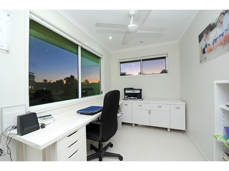 25 Anglia Place, Little Mountain QLD 4551