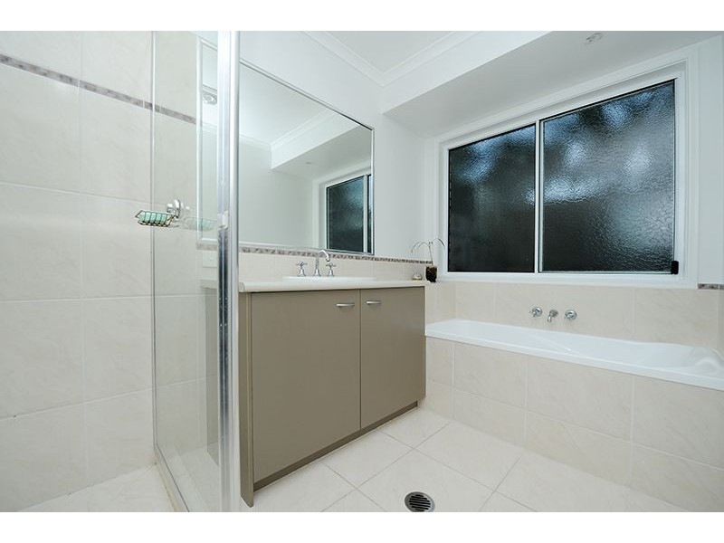 25 Anglia Place, Little Mountain QLD 4551