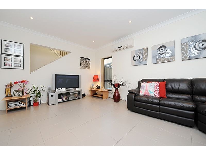 11 Tall Trees Way, Little Mountain QLD 4551