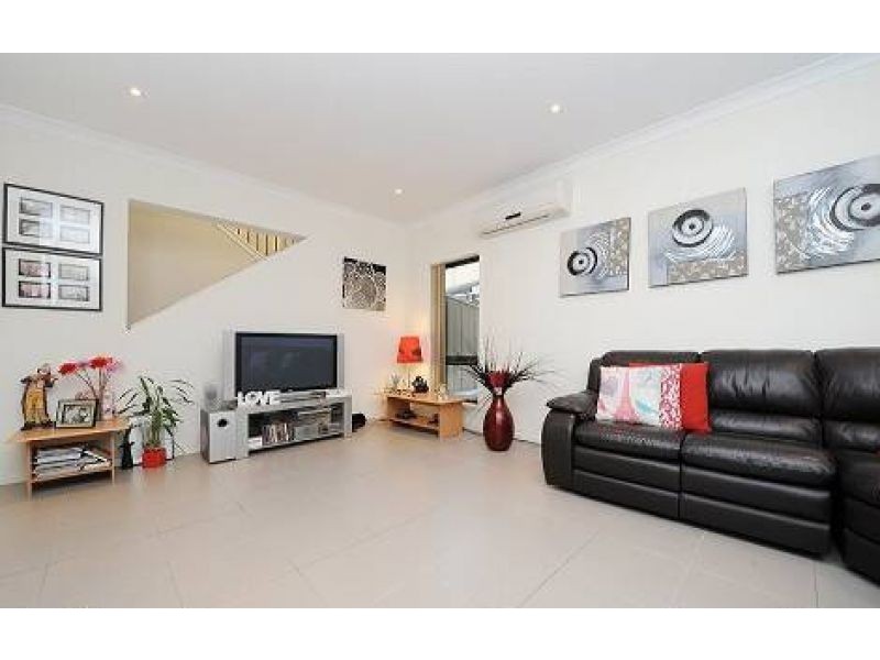 11 Tall Trees Way, Little Mountain QLD 4551