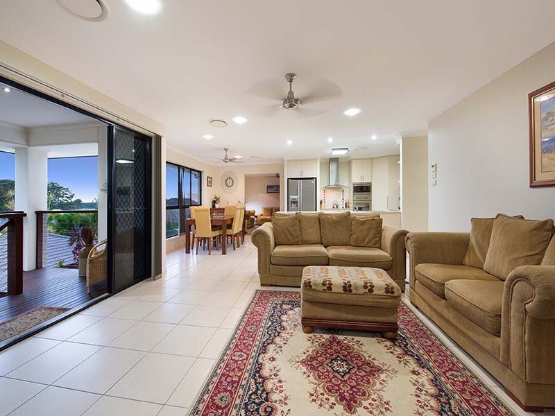 5 Pine Ridge Place, Little Mountain QLD 4551