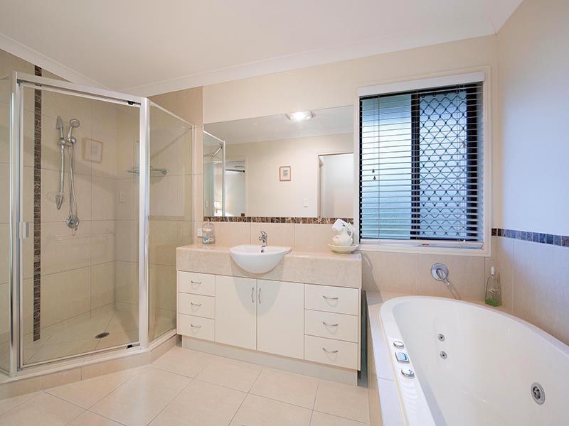 5 Pine Ridge Place, Little Mountain QLD 4551