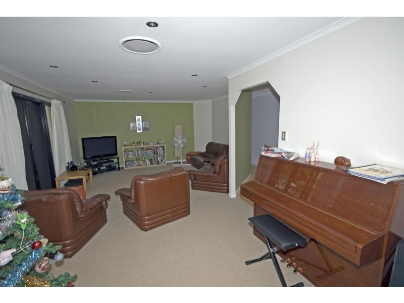 8 Bluegrass, Little Mountain QLD 4551