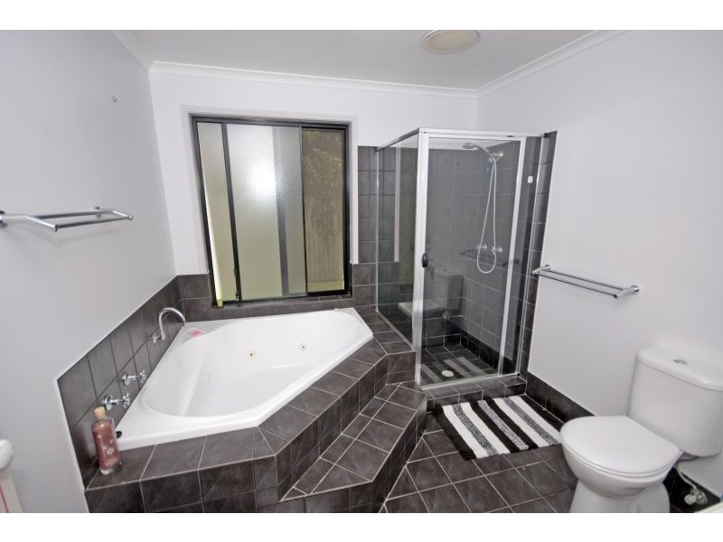 8 Bluegrass, Little Mountain QLD 4551