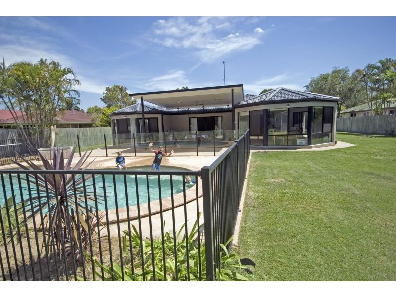 8 Bluegrass, Little Mountain QLD 4551