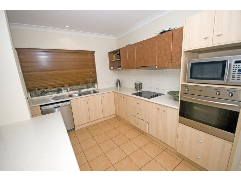 2 Hillside Court, Little Mountain QLD 4551