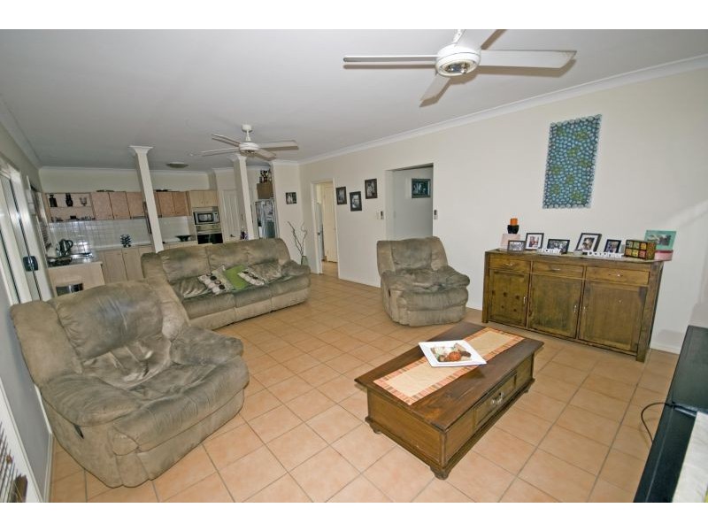 2 Hillside Court, Little Mountain QLD 4551