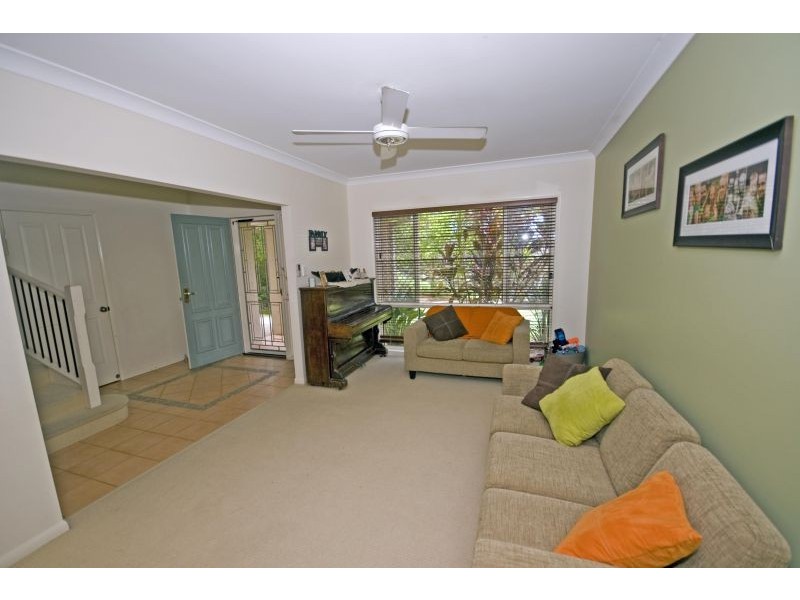 2 Hillside Court, Little Mountain QLD 4551