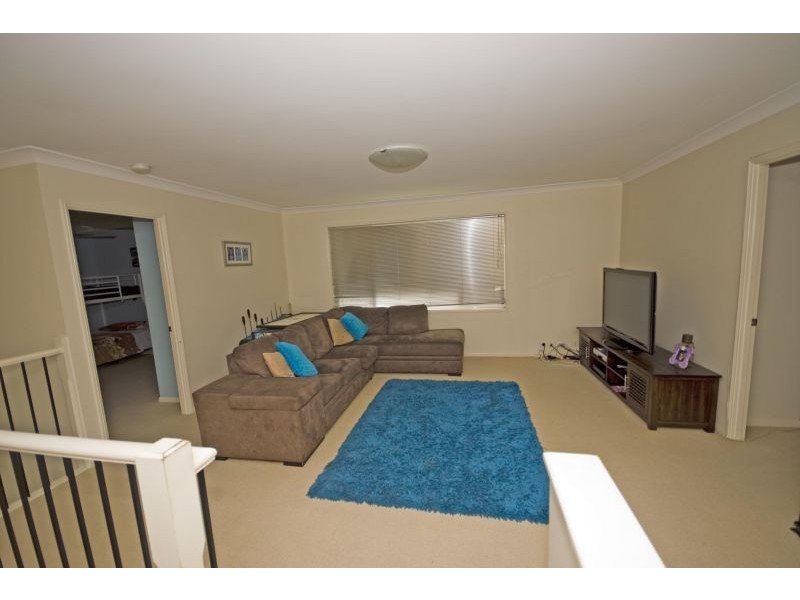 2 Hillside Court, Little Mountain QLD 4551